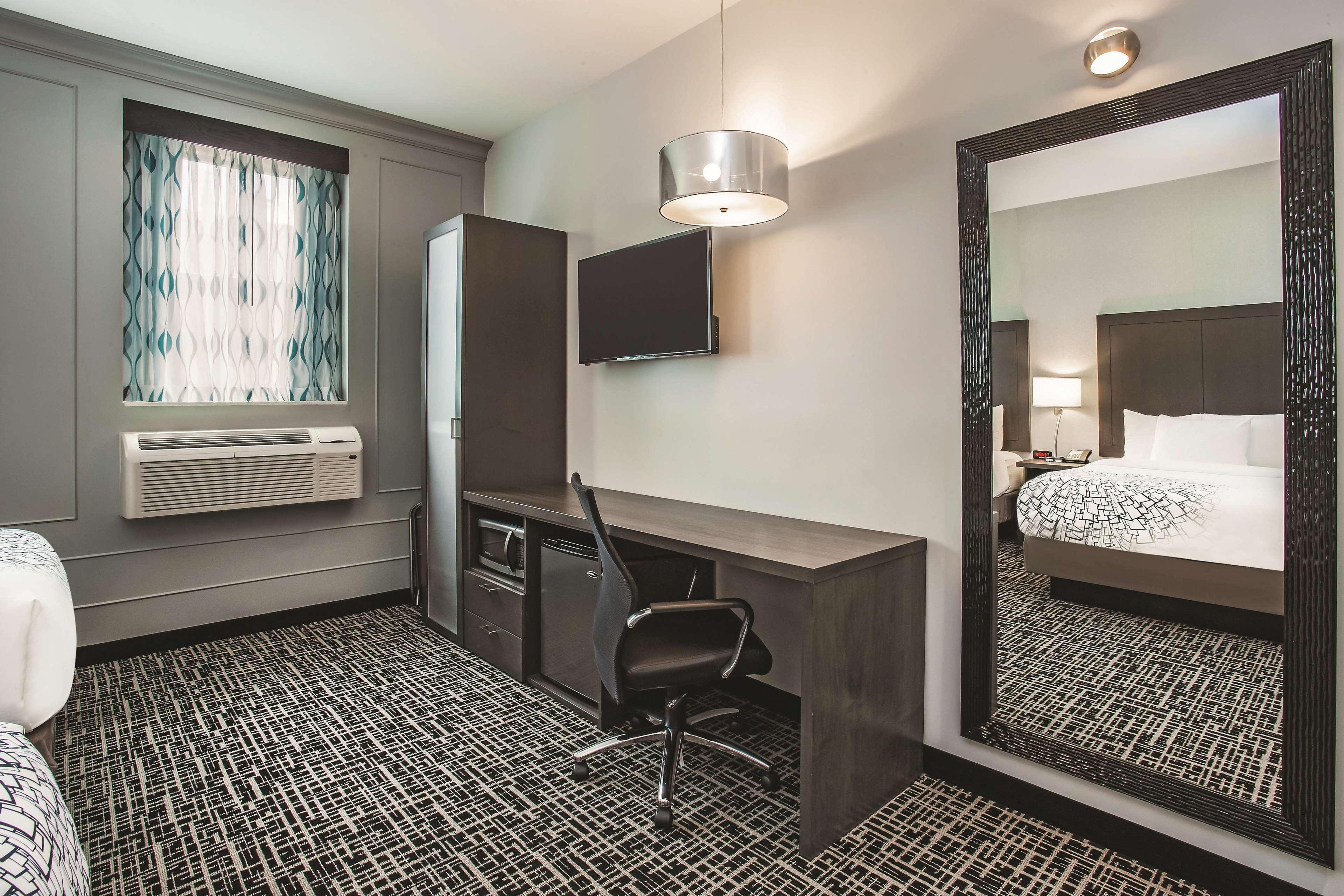 La Quinta By Wyndham Inner Harbor Downtown Балтимор Екстериор снимка