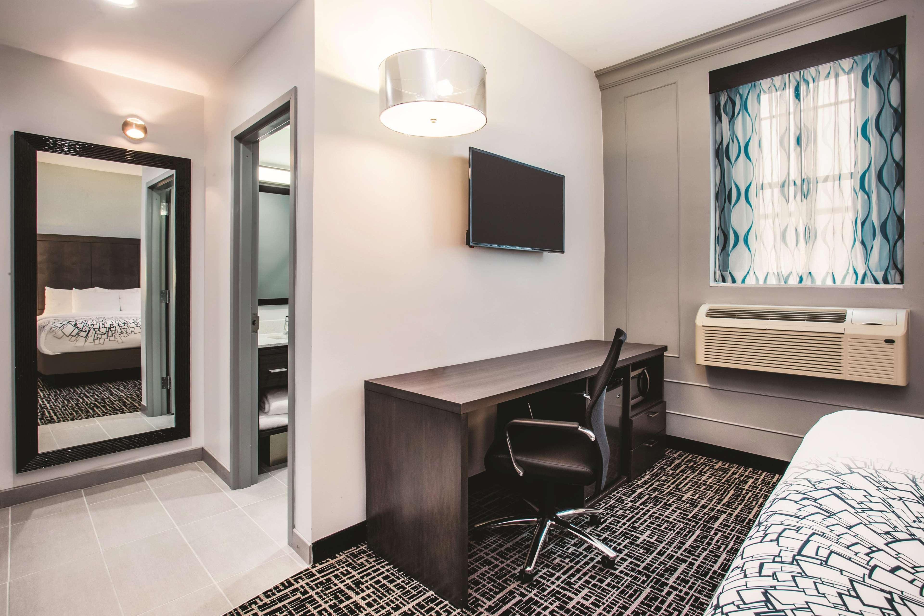 La Quinta By Wyndham Inner Harbor Downtown Балтимор Екстериор снимка
