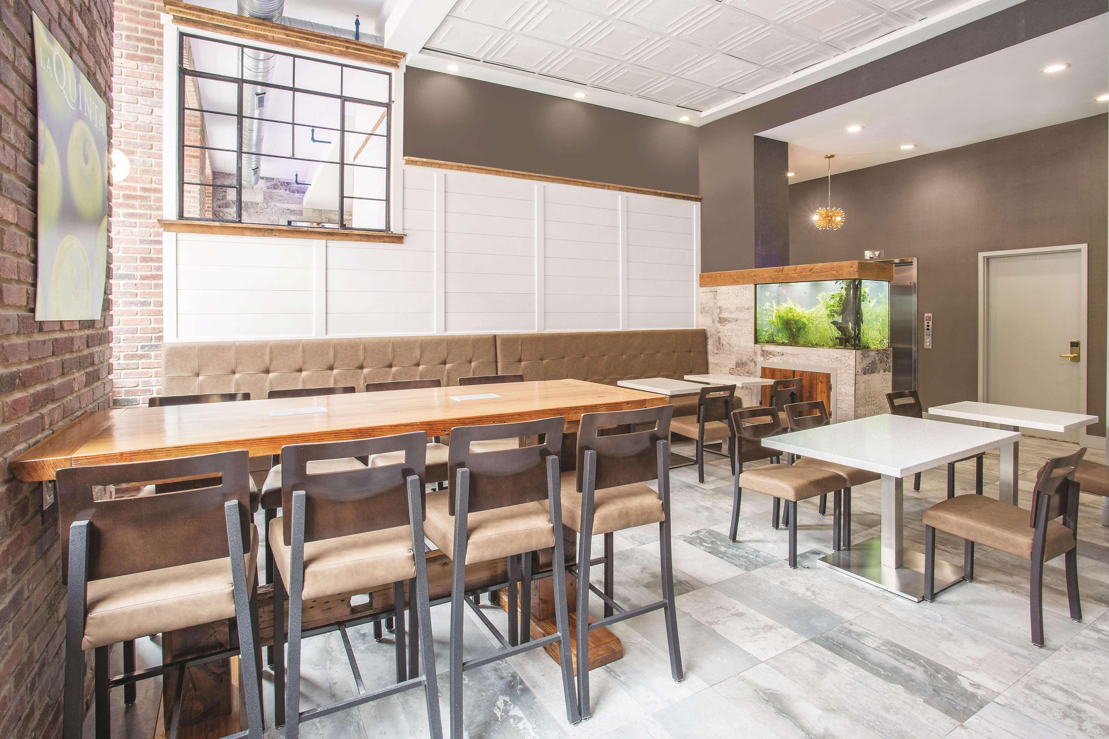 La Quinta By Wyndham Inner Harbor Downtown Балтимор Екстериор снимка