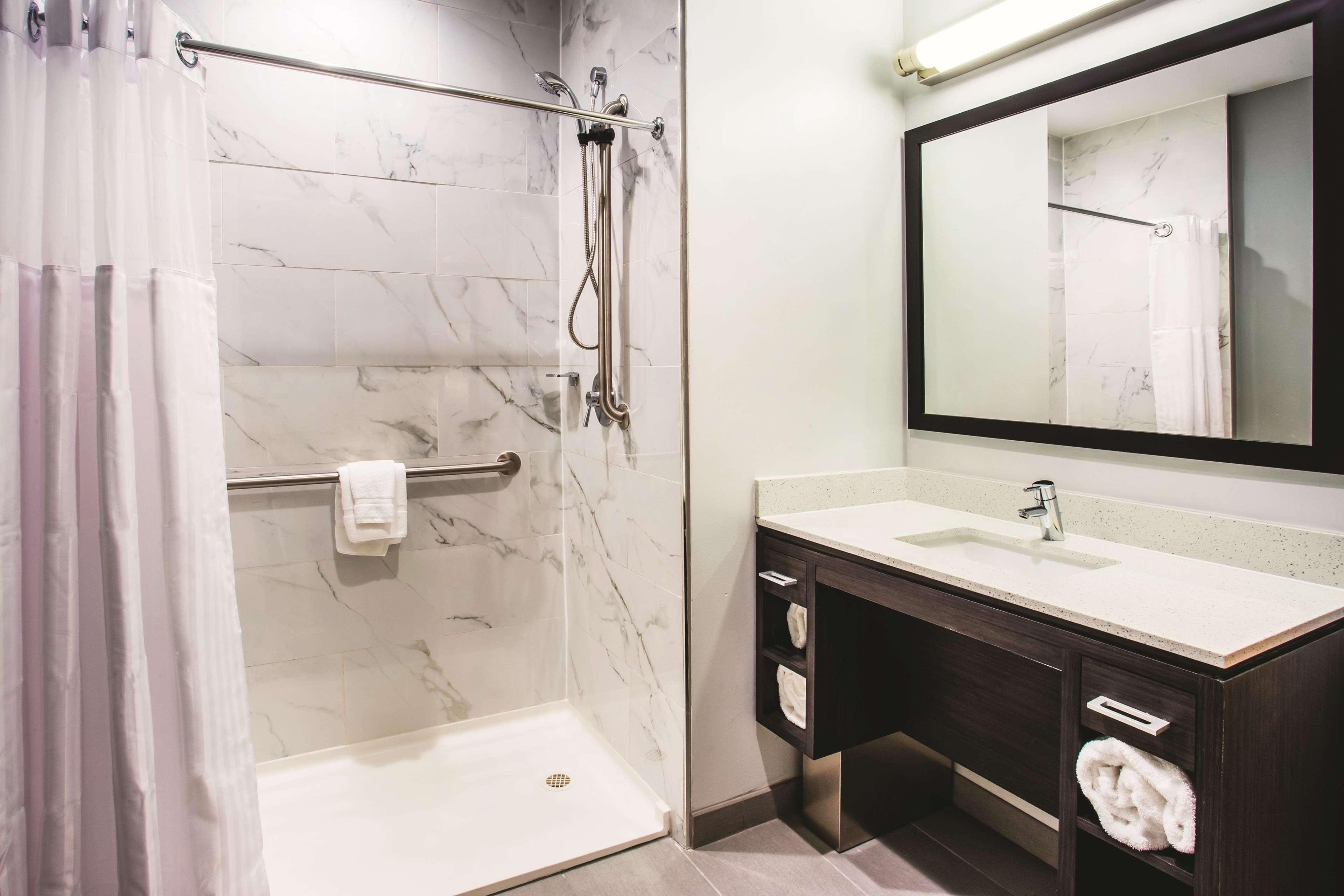 La Quinta By Wyndham Inner Harbor Downtown Балтимор Екстериор снимка