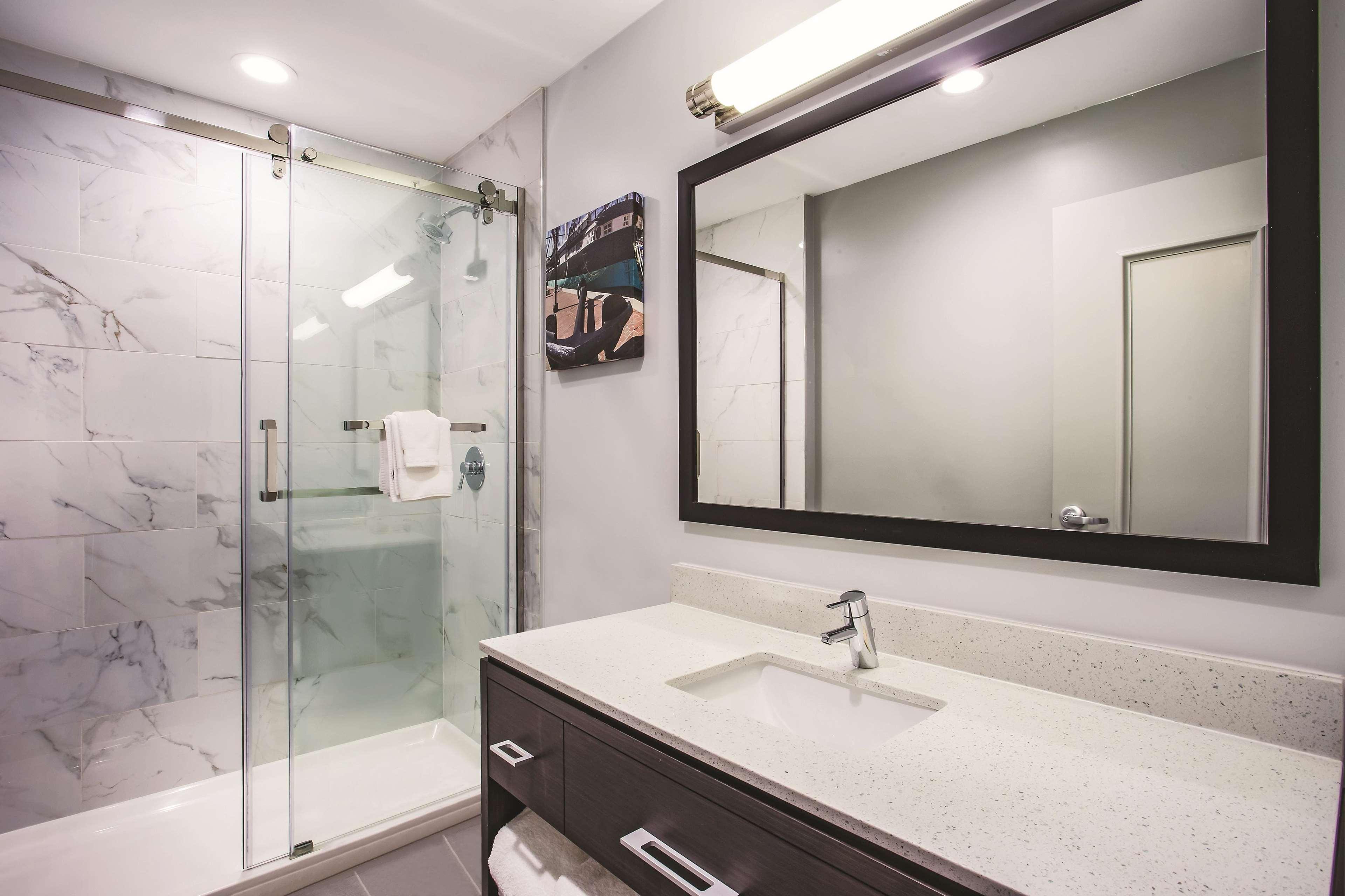 La Quinta By Wyndham Inner Harbor Downtown Балтимор Екстериор снимка