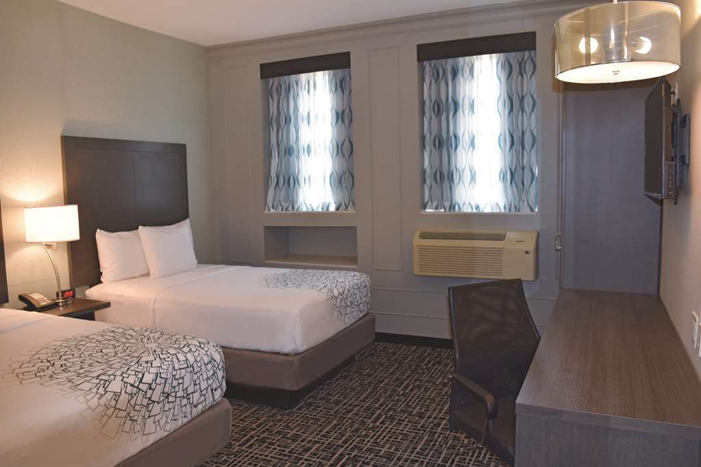 La Quinta By Wyndham Inner Harbor Downtown Балтимор Стая снимка