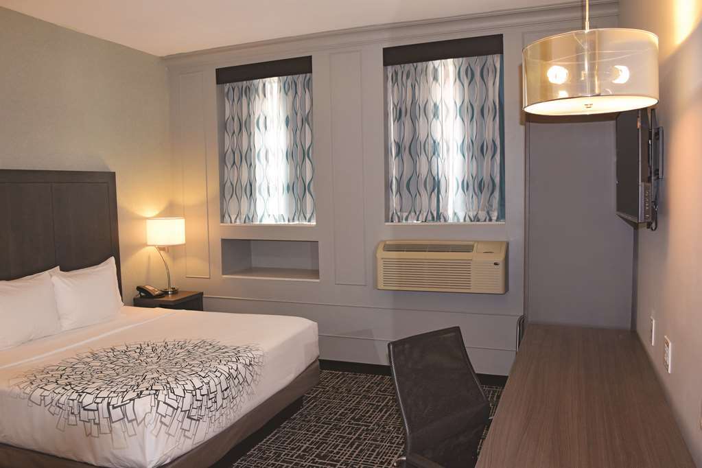 La Quinta By Wyndham Inner Harbor Downtown Балтимор Стая снимка